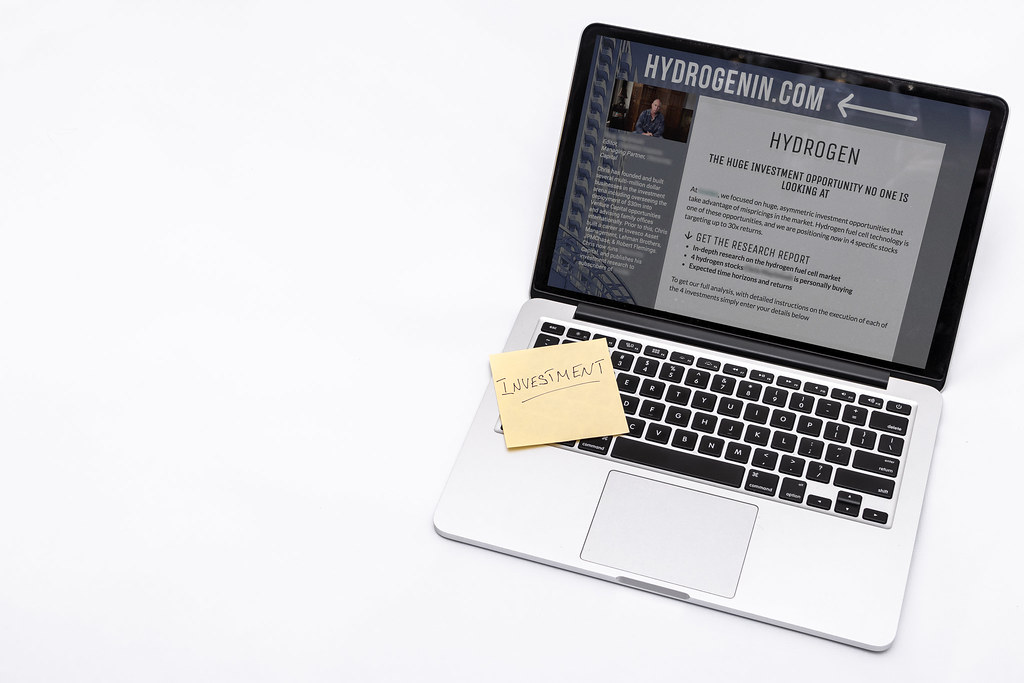 Content marketer cost guide showing pricing for freelancers, in-house hires, and agencies in 2026